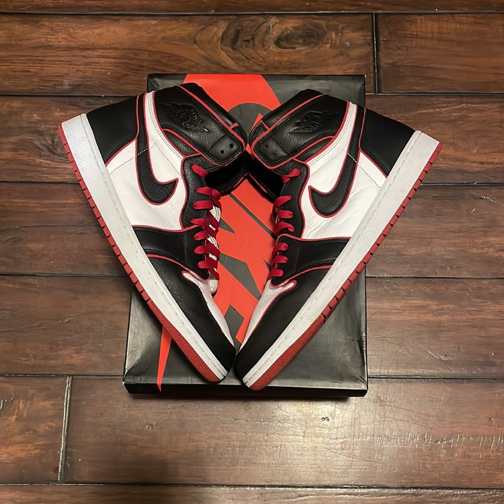 Air Jordan 1 Retro High Bloodline - Picture 5 of 6